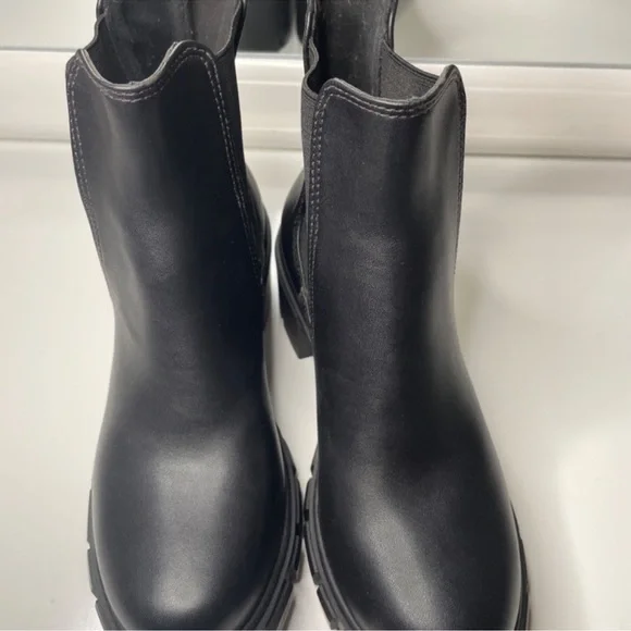 Madden Girl Tessa Lug Sole Platform Slip On Chelsea Ankle Boots - Picture 4 of 10